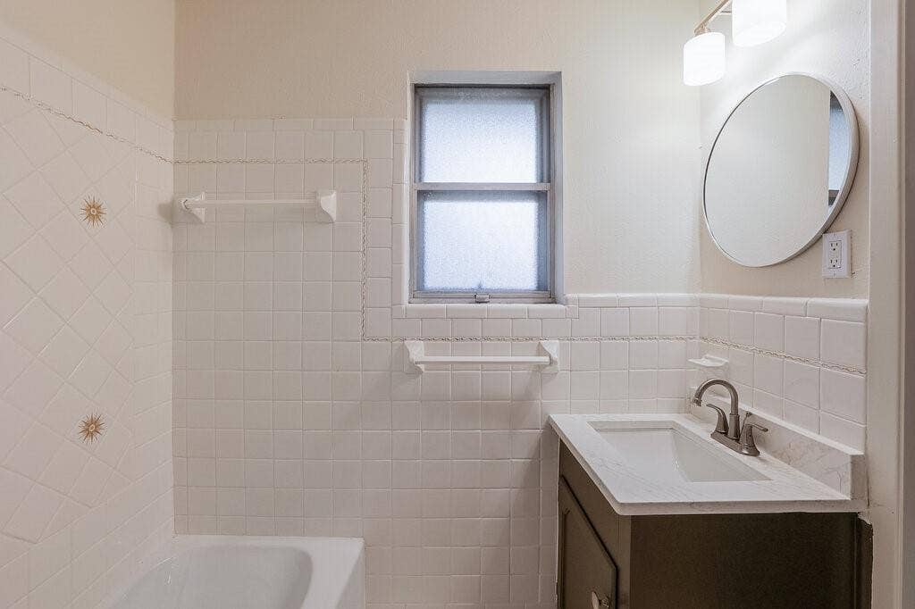 2709 Larkin Avenue, Fort Worth, TX 76133
