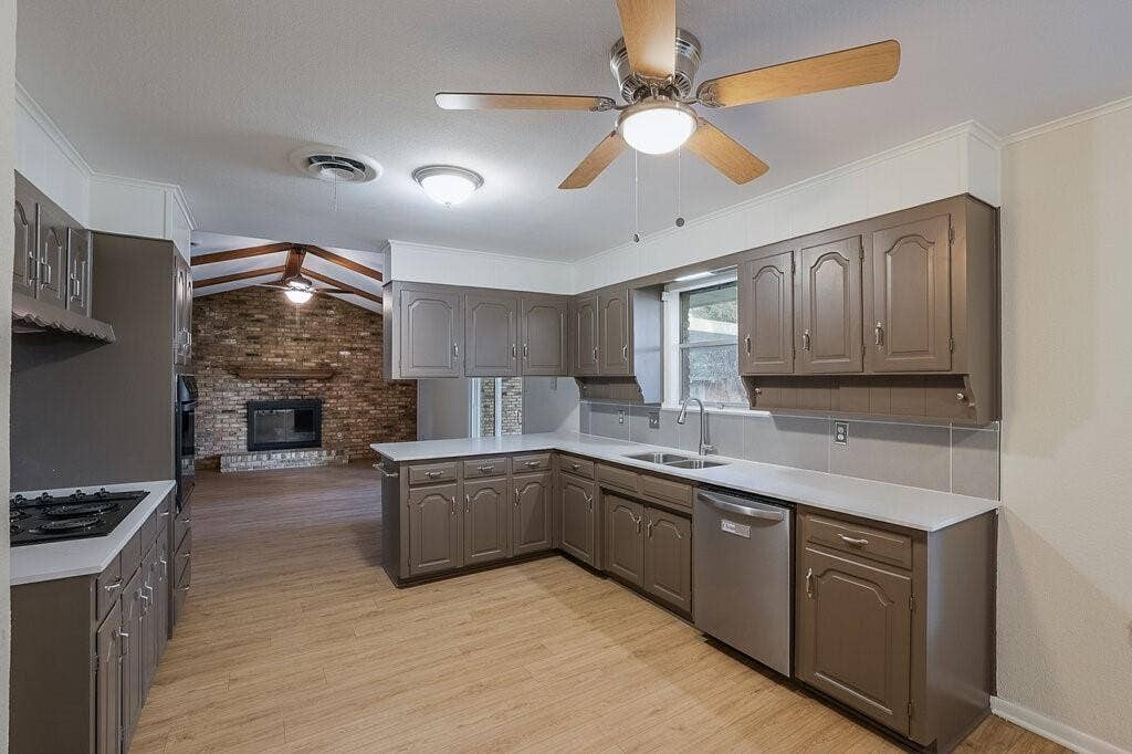 2709 Larkin Avenue, Fort Worth, TX 76133