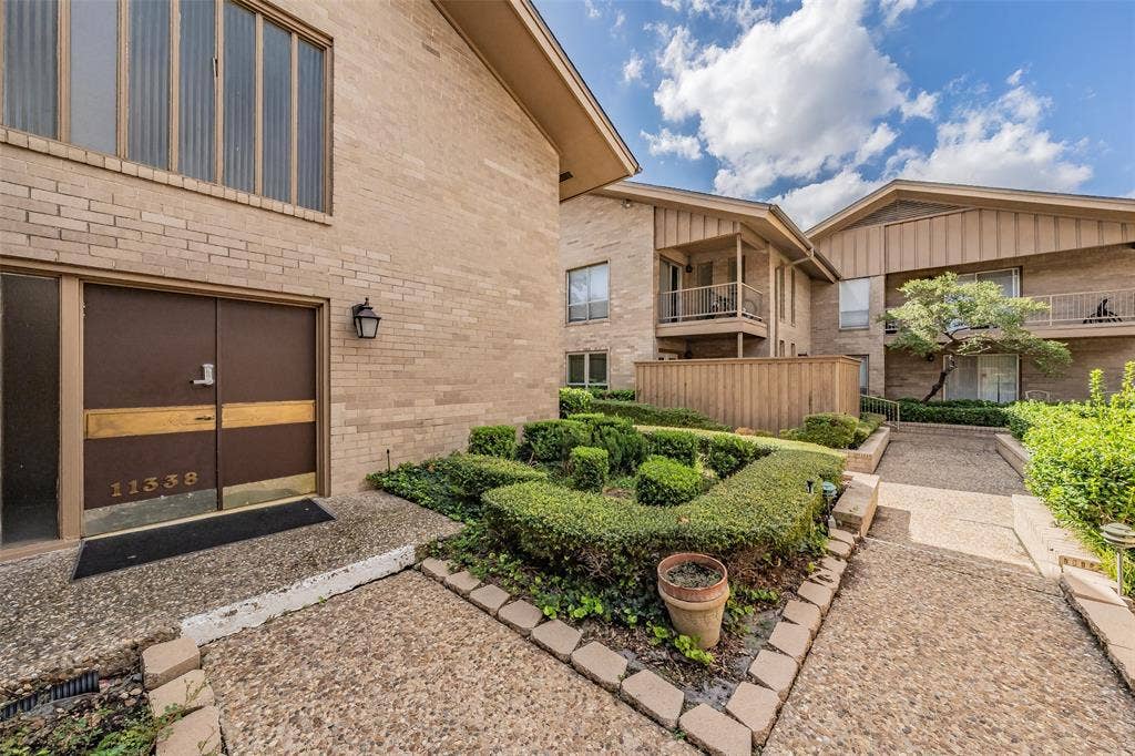11338 Park Central Place, #D, Dallas, TX 75230 Lower level Entrance