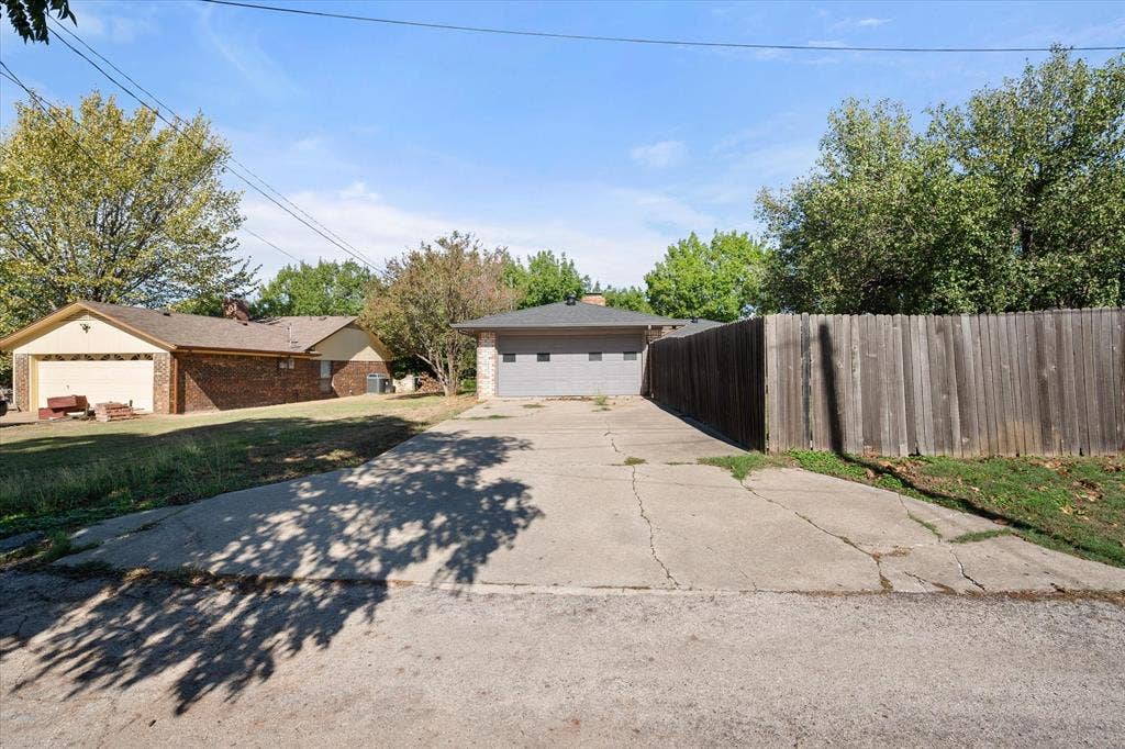 3003 Linda Drive, Ennis, TX 75119 3003 Linda Drive, Ennis, TX 75119