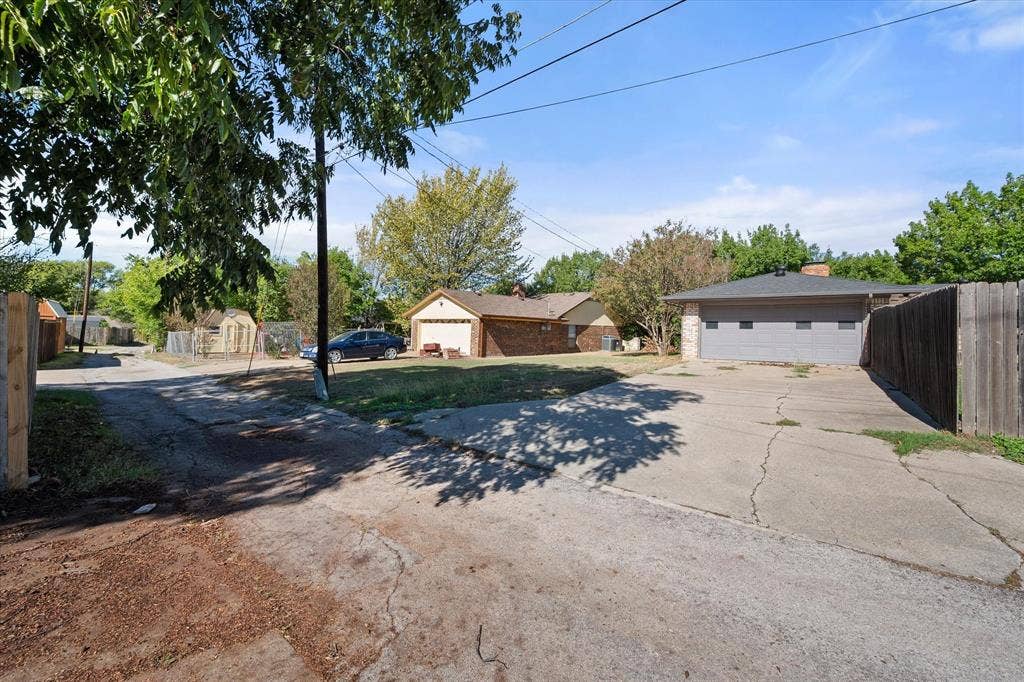 3003 Linda Drive, Ennis, TX 75119 3003 Linda Drive, Ennis, TX 75119