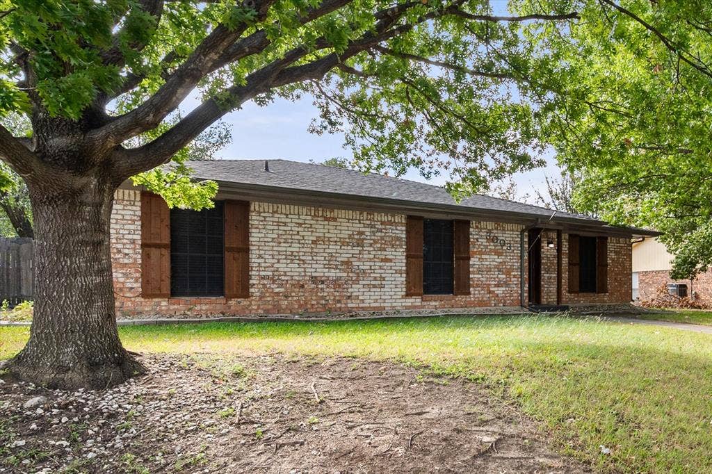 3003 Linda Drive, Ennis, TX 75119 3003 Linda Drive, Ennis, TX 75119