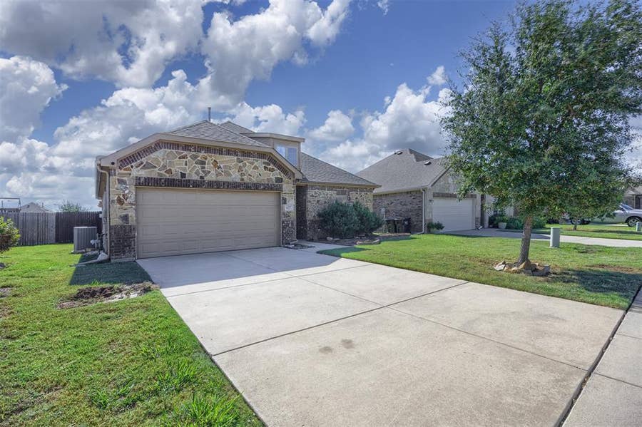 Property photo for 627 Redwood Drive, Greenville, TX