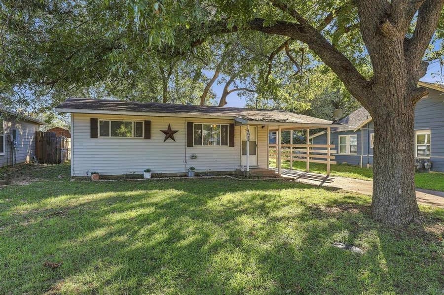Property photo for 1014 W Florence Street, Denison, TX