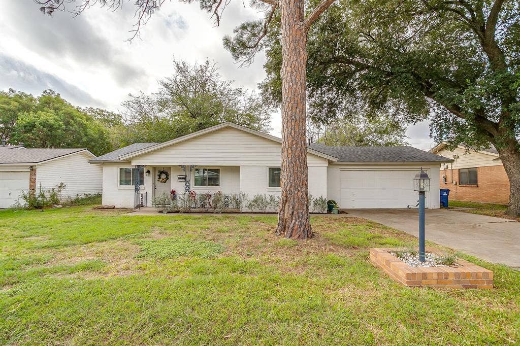 1033 Angela Court, Everman, TX 76140