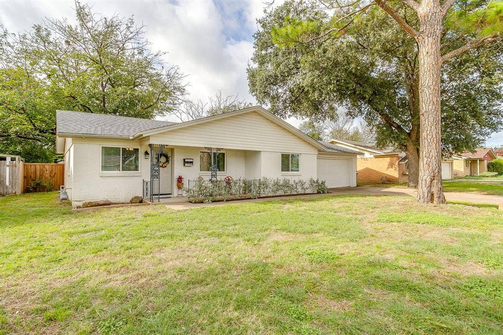 1033 Angela Court, Everman, TX 76140