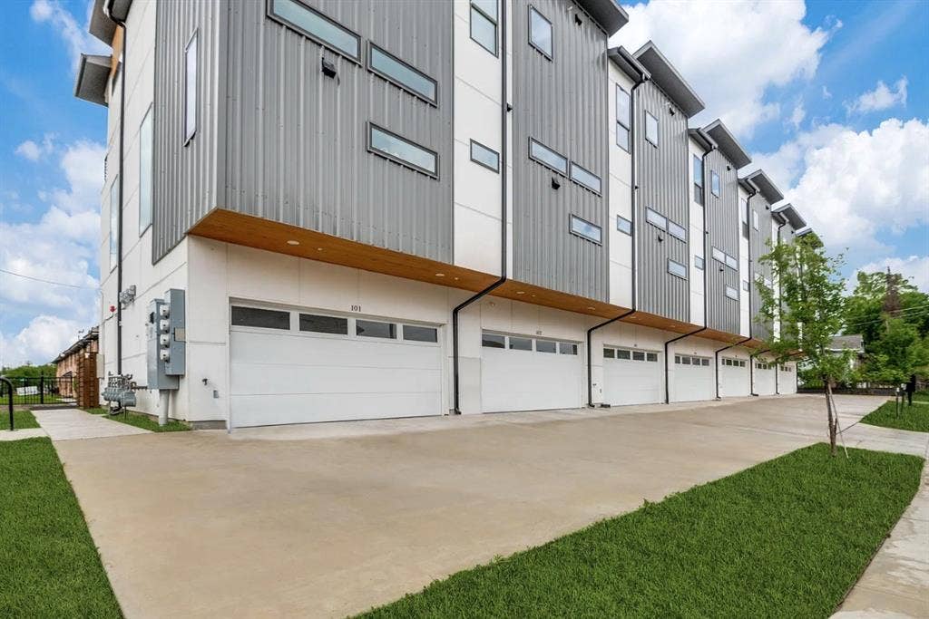 145 N Henderson Avenue, #104, Dallas, TX 75214 145 N Henderson Avenue, #104, Dallas, TX 75214