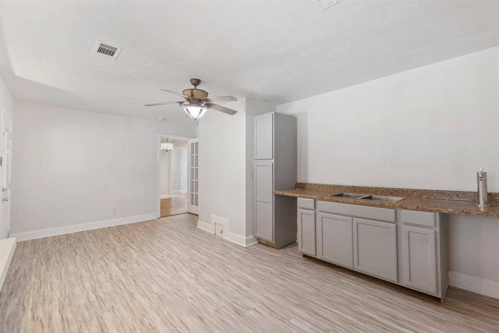2301 Huntington Drive, Plano, TX 75075 2301 Huntington Drive, Plano, TX 75075
