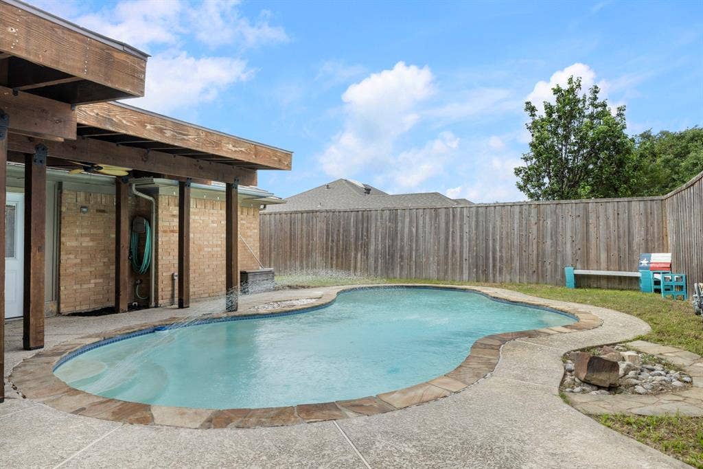 2301 Huntington Drive, Plano, TX 75075 2301 Huntington Drive, Plano, TX 75075