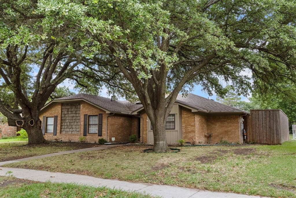 2301 Huntington Drive, Plano, TX 75075 2301 Huntington Drive, Plano, TX 75075