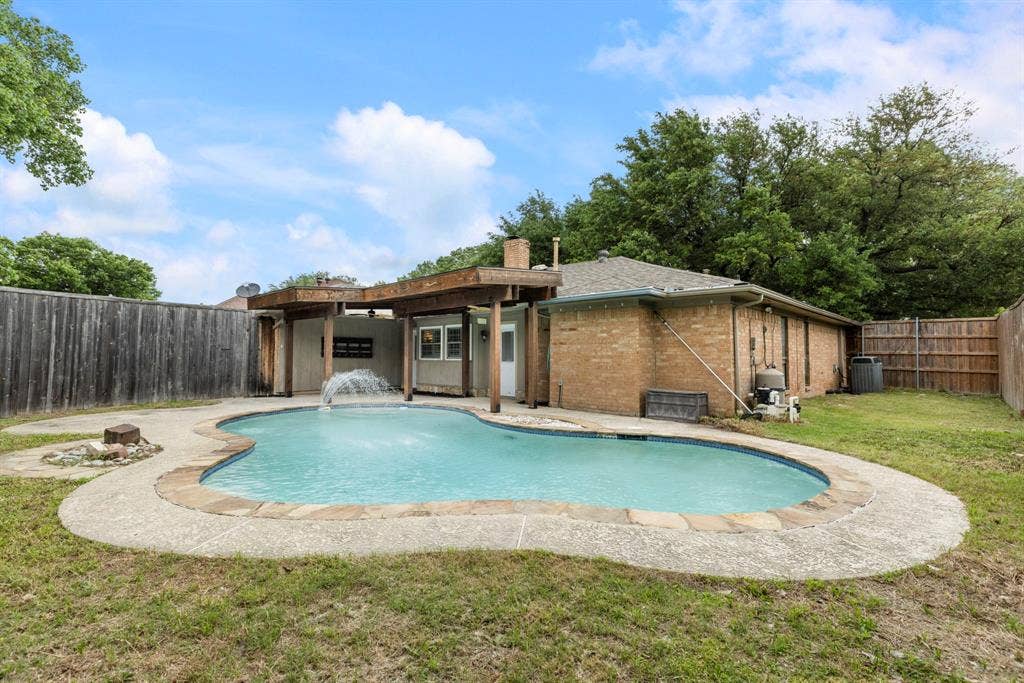 2301 Huntington Drive, Plano, TX 75075 2301 Huntington Drive, Plano, TX 75075