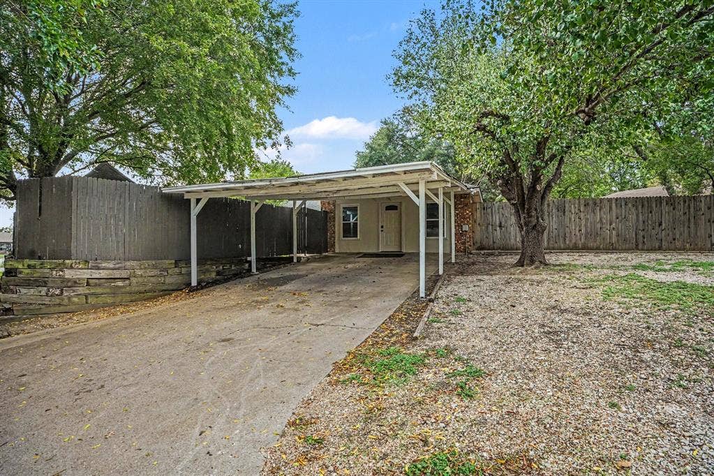 8608 Elderberry Court, Dallas, TX 75249 8608 Elderberry Court, Dallas, TX 75249
