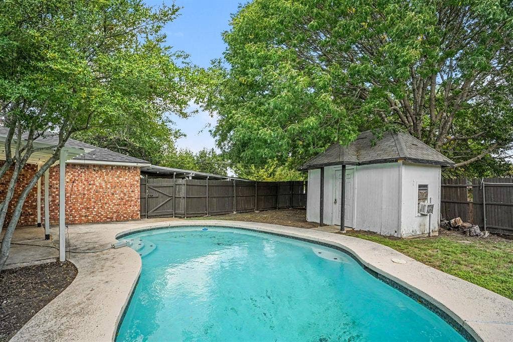 8608 Elderberry Court, Dallas, TX 75249 8608 Elderberry Court, Dallas, TX 75249