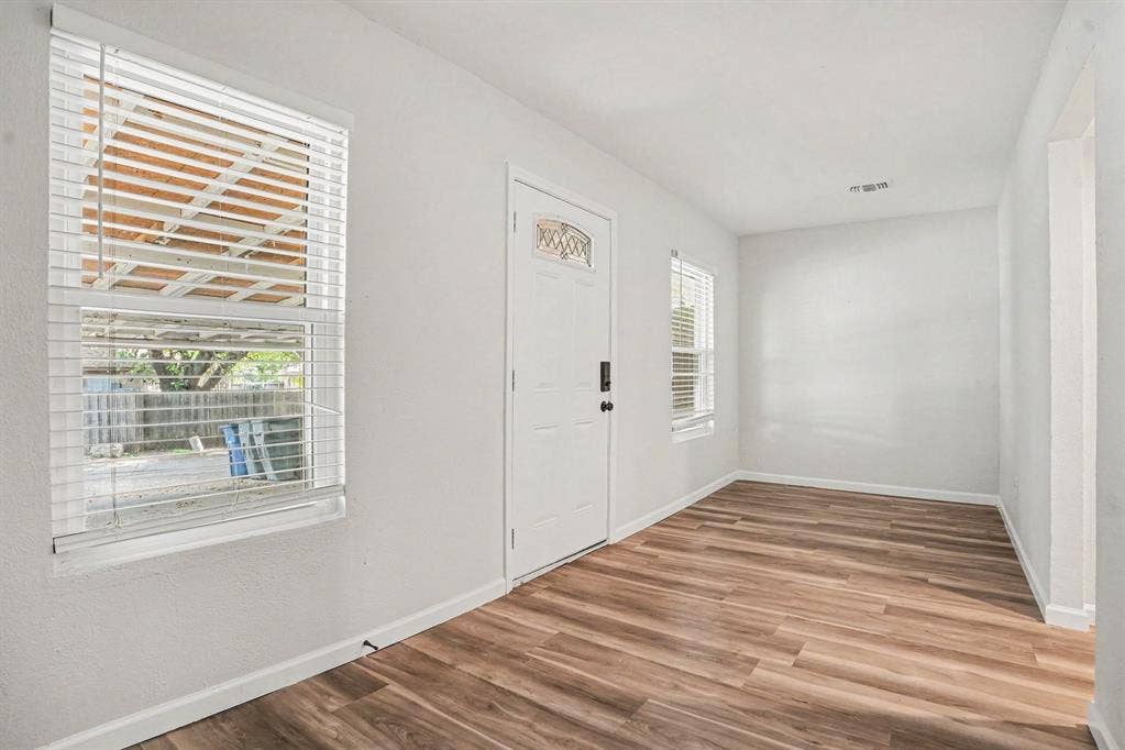 8608 Elderberry Court, Dallas, TX 75249 8608 Elderberry Court, Dallas, TX 75249
