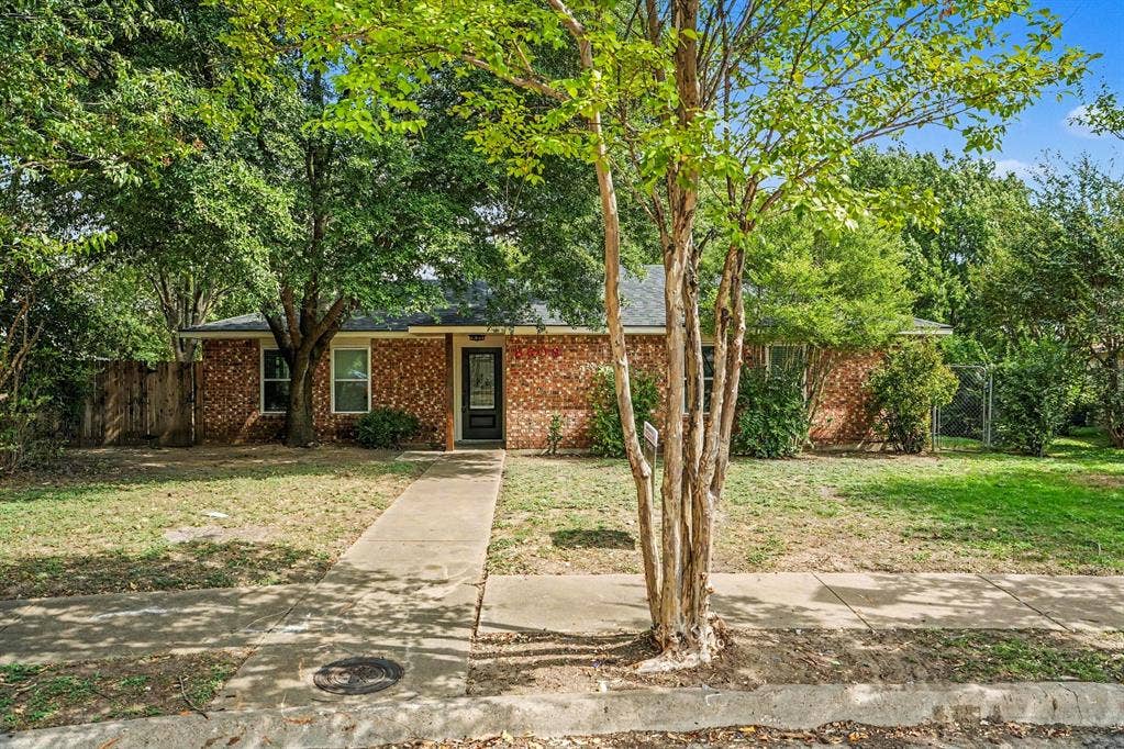 8608 Elderberry Court, Dallas, TX 75249 8608 Elderberry Court, Dallas, TX 75249