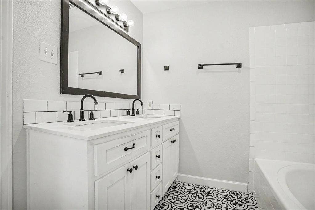 8608 Elderberry Court, Dallas, TX 75249 8608 Elderberry Court, Dallas, TX 75249