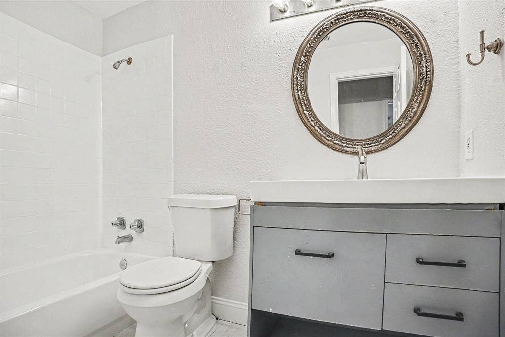 8608 Elderberry Court, Dallas, TX 75249 8608 Elderberry Court, Dallas, TX 75249