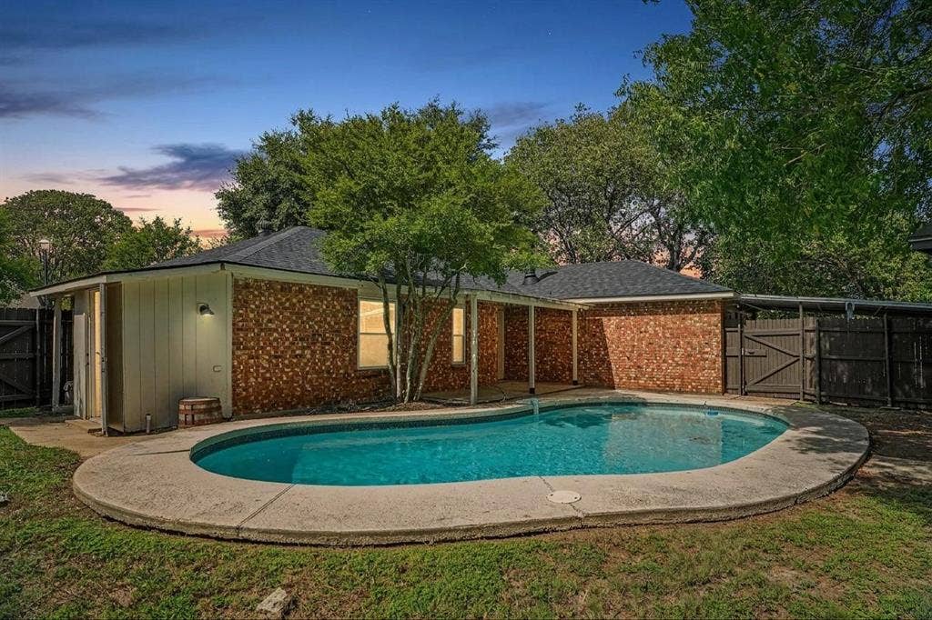 8608 Elderberry Court, Dallas, TX 75249 8608 Elderberry Court, Dallas, TX 75249