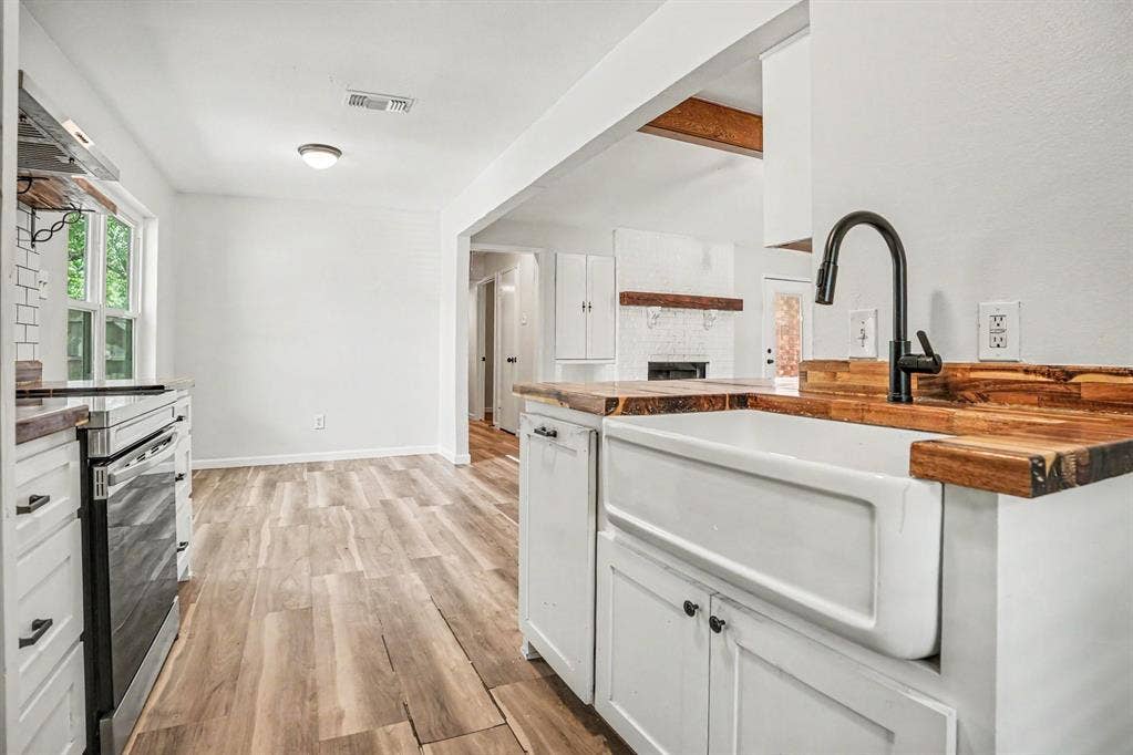 8608 Elderberry Court, Dallas, TX 75249 8608 Elderberry Court, Dallas, TX 75249