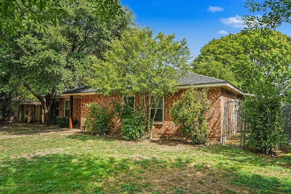 8608 Elderberry Court, Dallas, TX 75249 8608 Elderberry Court, Dallas, TX 75249