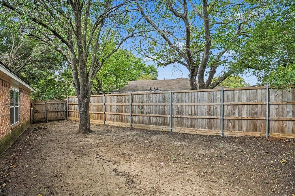 8608 Elderberry Court, Dallas, TX 75249 8608 Elderberry Court, Dallas, TX 75249