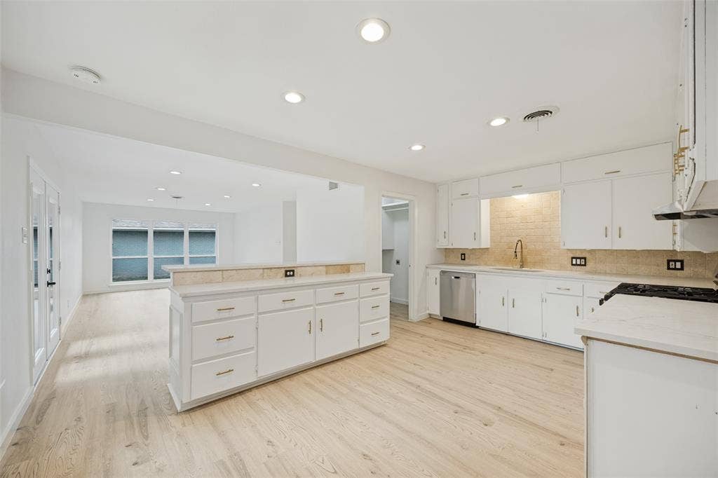 10109 San Lorenzo Drive, Dallas, TX 75228 10109 San Lorenzo Drive, Dallas, TX 75228