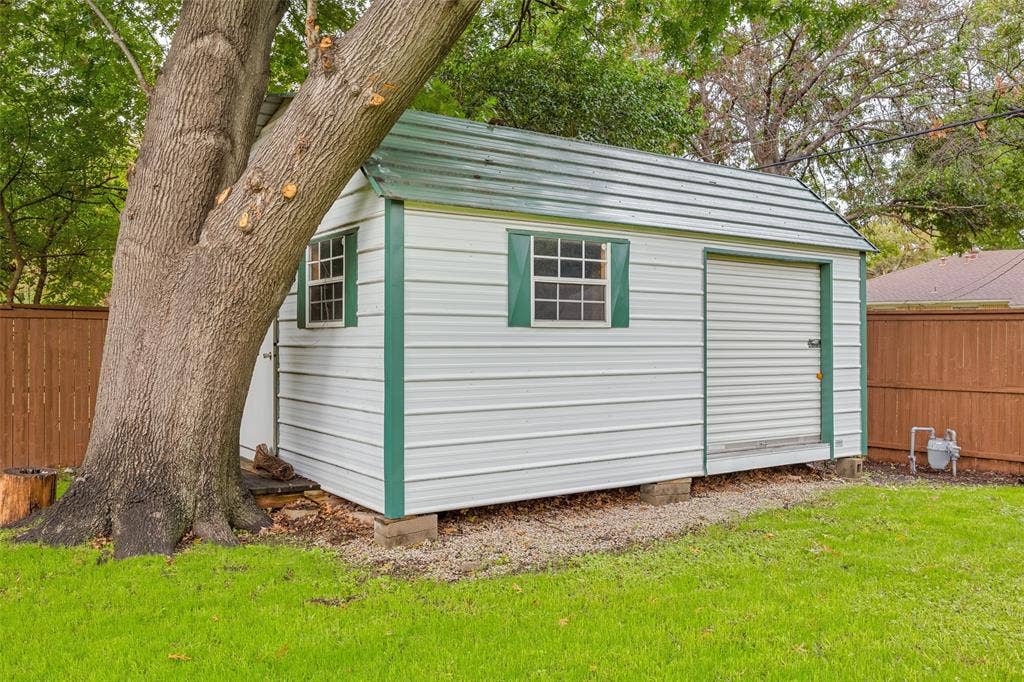 10109 San Lorenzo Drive, Dallas, TX 75228 10109 San Lorenzo Drive, Dallas, TX 75228