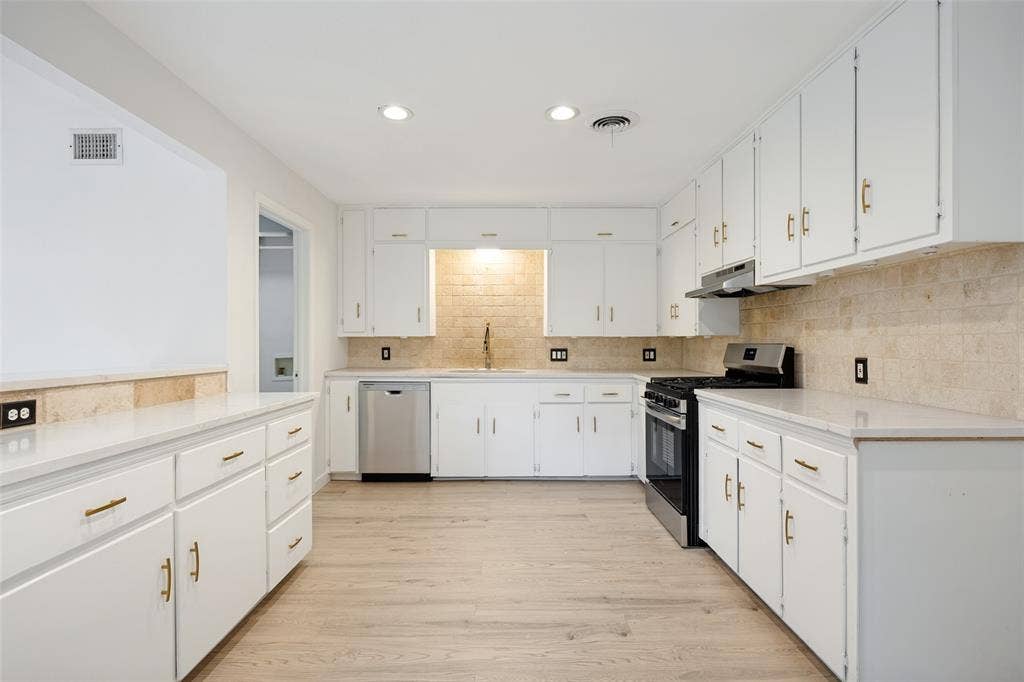 10109 San Lorenzo Drive, Dallas, TX 75228 10109 San Lorenzo Drive, Dallas, TX 75228