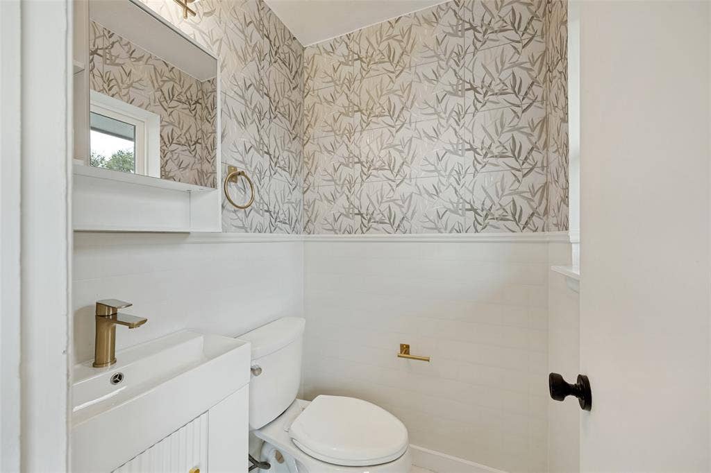 10109 San Lorenzo Drive, Dallas, TX 75228 10109 San Lorenzo Drive, Dallas, TX 75228