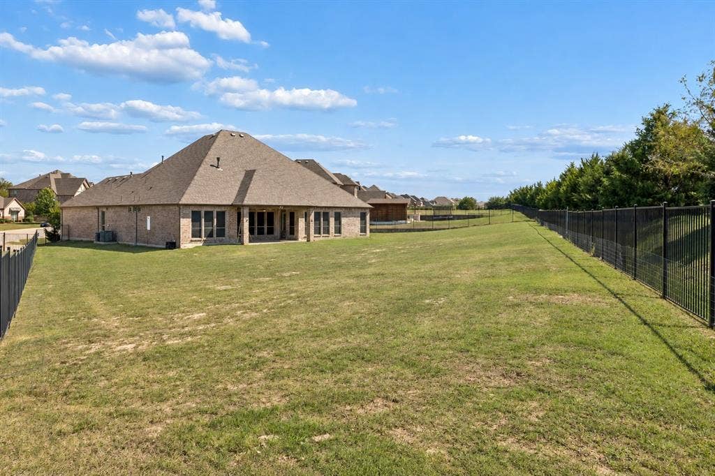 Blank canvas to create your backyard dreams!