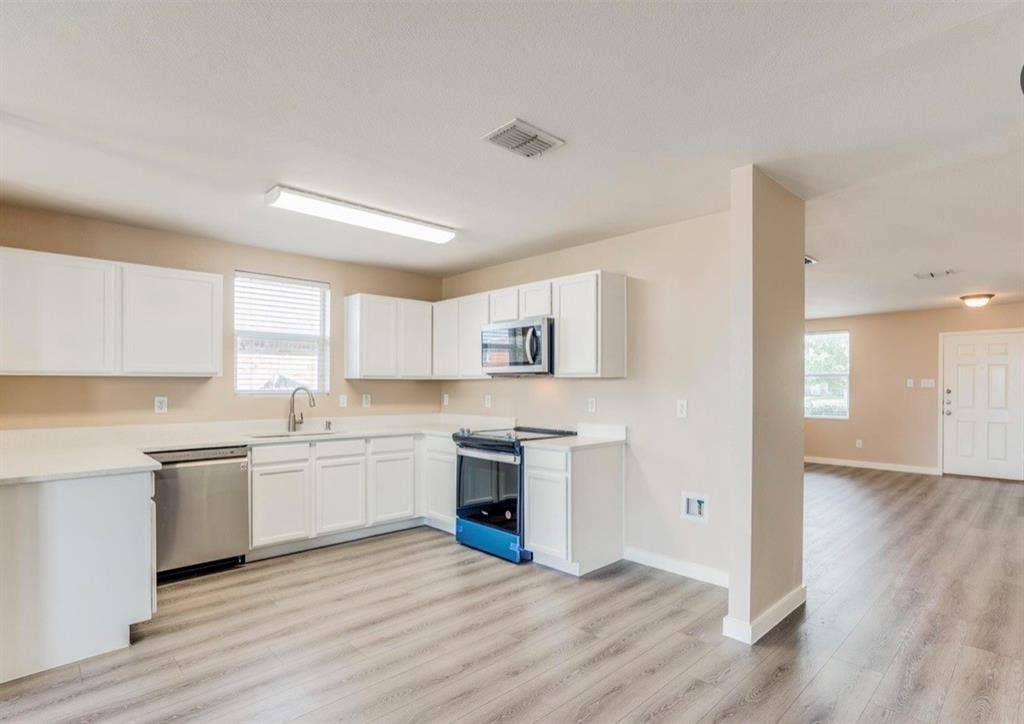 1053 Cavern Drive, Mesquite, TX 75181 1053 Cavern Drive, Mesquite, TX 75181