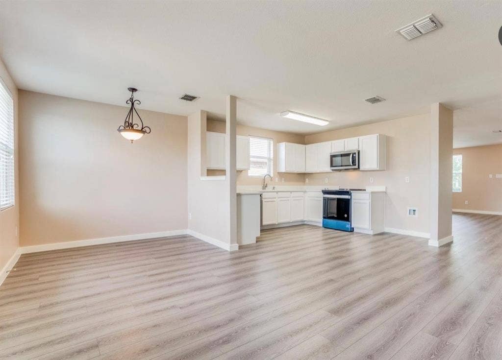 1053 Cavern Drive, Mesquite, TX 75181 1053 Cavern Drive, Mesquite, TX 75181