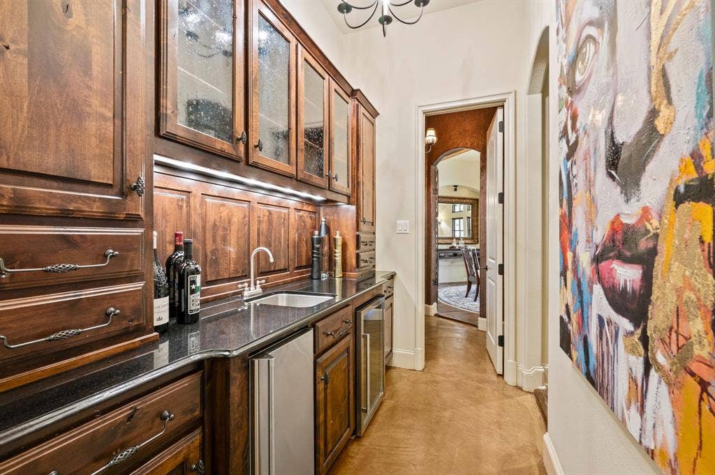 A thoughtfully designed butler’s pantry offers additional storage, a built-in ice maker, and a beverage refrigerator, providing both convenience and functionality for effortless entertaining.
