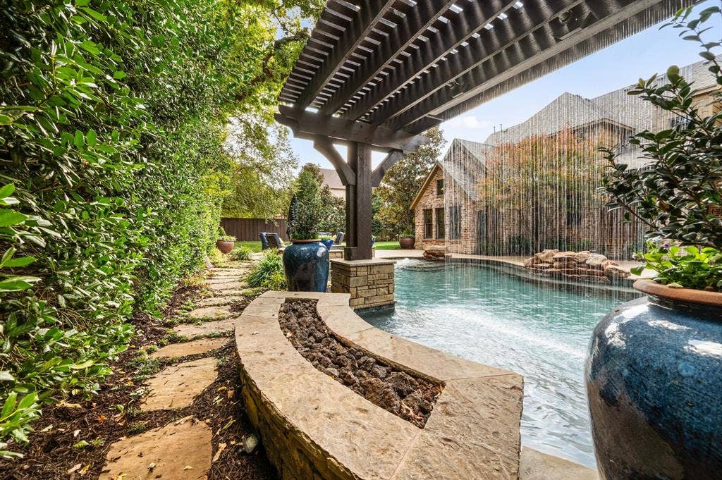Enjoy the relaxing sounds of this rainfall water feature.