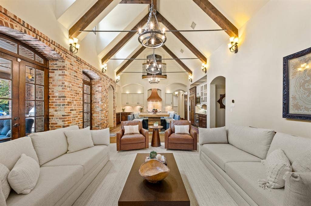 Grand yet inviting, this beautifully designed great room offers the perfect setting for entertaining on a large scale while maintaining the warmth and intimacy of a more personal gathering.