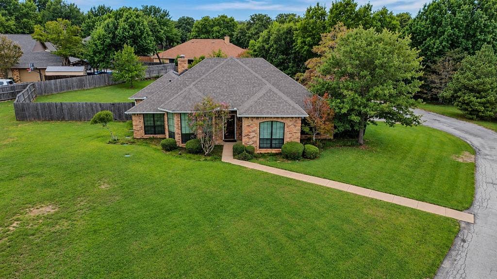 104 Lakeridge Court, Weatherford, TX 76087 104 Lakeridge Court, Weatherford, TX 76087