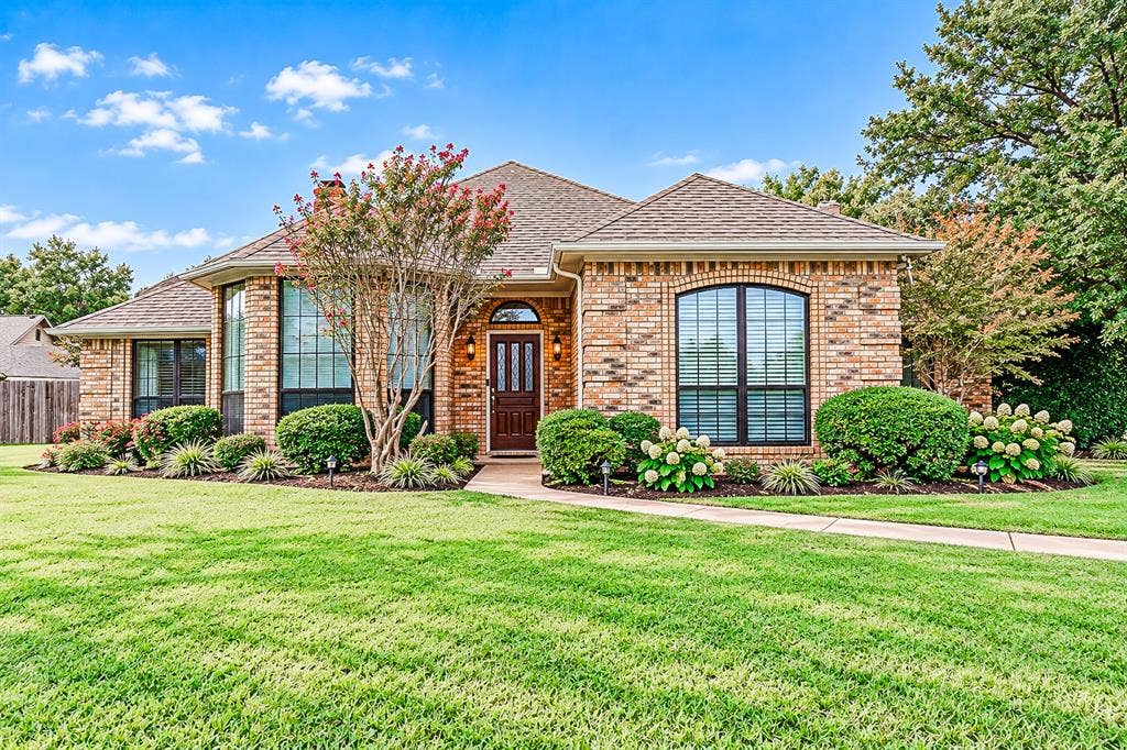 104 Lakeridge Court, Weatherford, TX 76087 104 Lakeridge Court, Weatherford, TX 76087