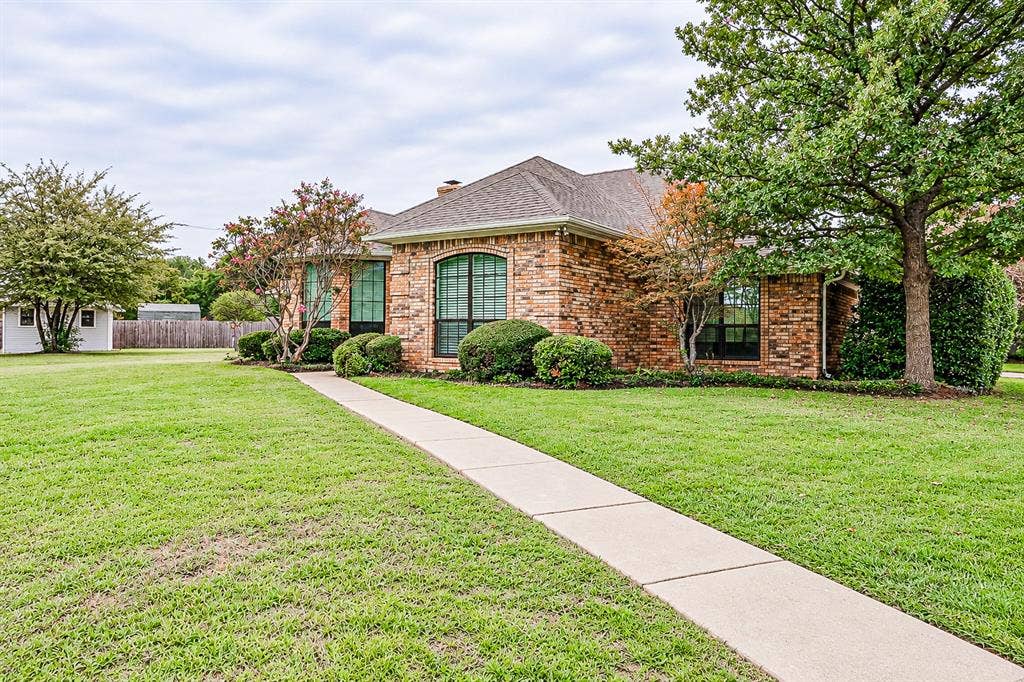 104 Lakeridge Court, Weatherford, TX 76087 104 Lakeridge Court, Weatherford, TX 76087