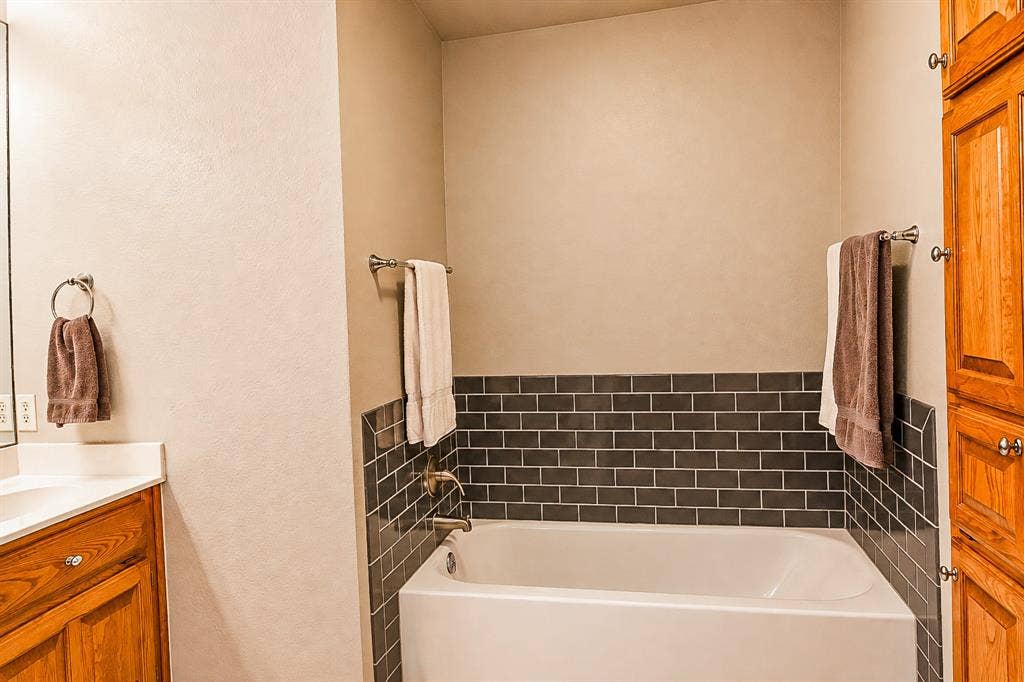 104 Lakeridge Court, Weatherford, TX 76087 104 Lakeridge Court, Weatherford, TX 76087