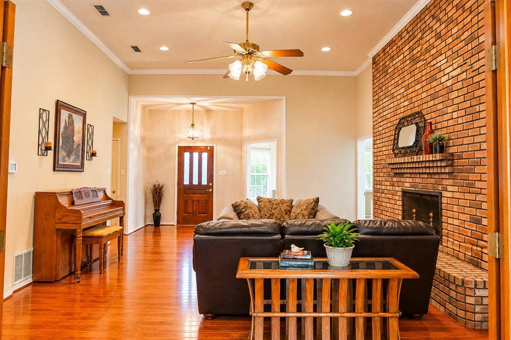 104 Lakeridge Court, Weatherford, TX 76087 104 Lakeridge Court, Weatherford, TX 76087