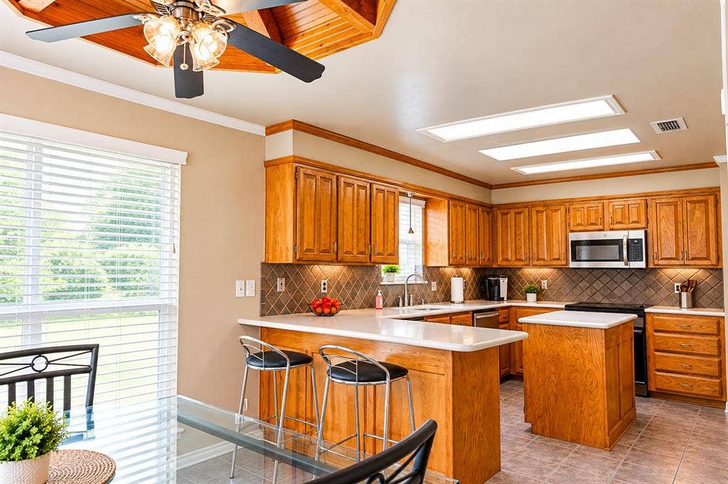 104 Lakeridge Court, Weatherford, TX 76087 104 Lakeridge Court, Weatherford, TX 76087