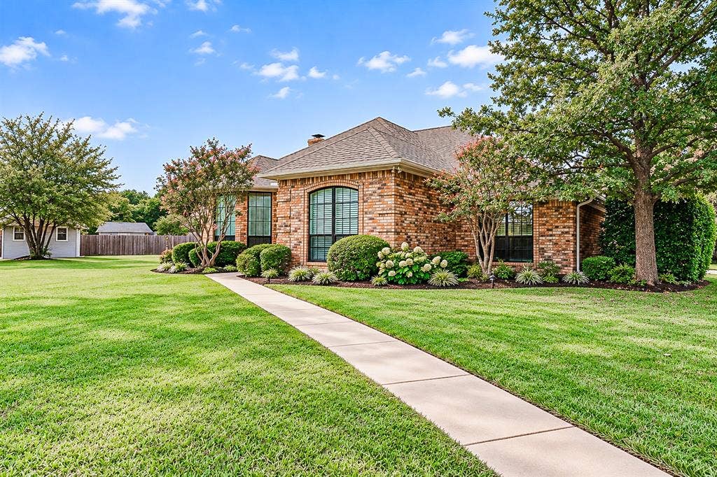 104 Lakeridge Court, Weatherford, TX 76087 104 Lakeridge Court, Weatherford, TX 76087