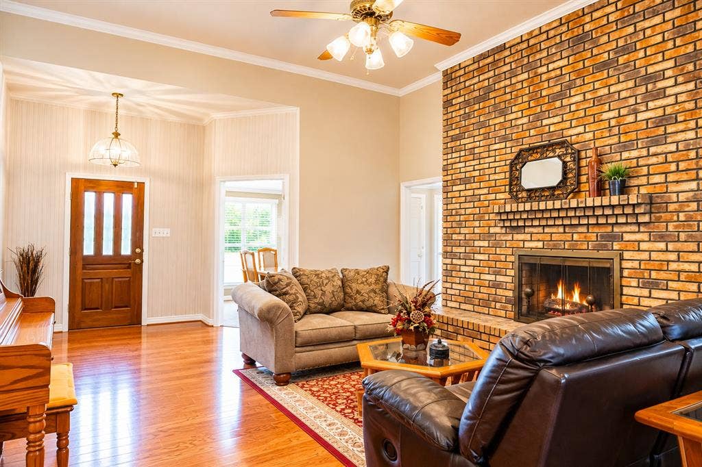 104 Lakeridge Court, Weatherford, TX 76087 104 Lakeridge Court, Weatherford, TX 76087