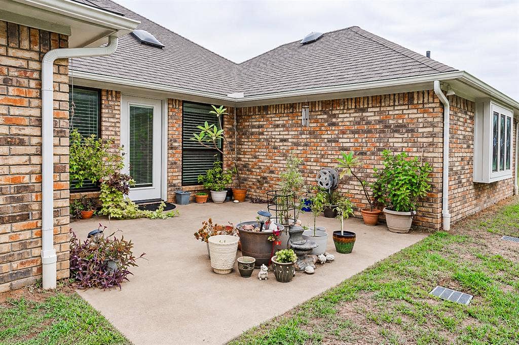 104 Lakeridge Court, Weatherford, TX 76087 104 Lakeridge Court, Weatherford, TX 76087