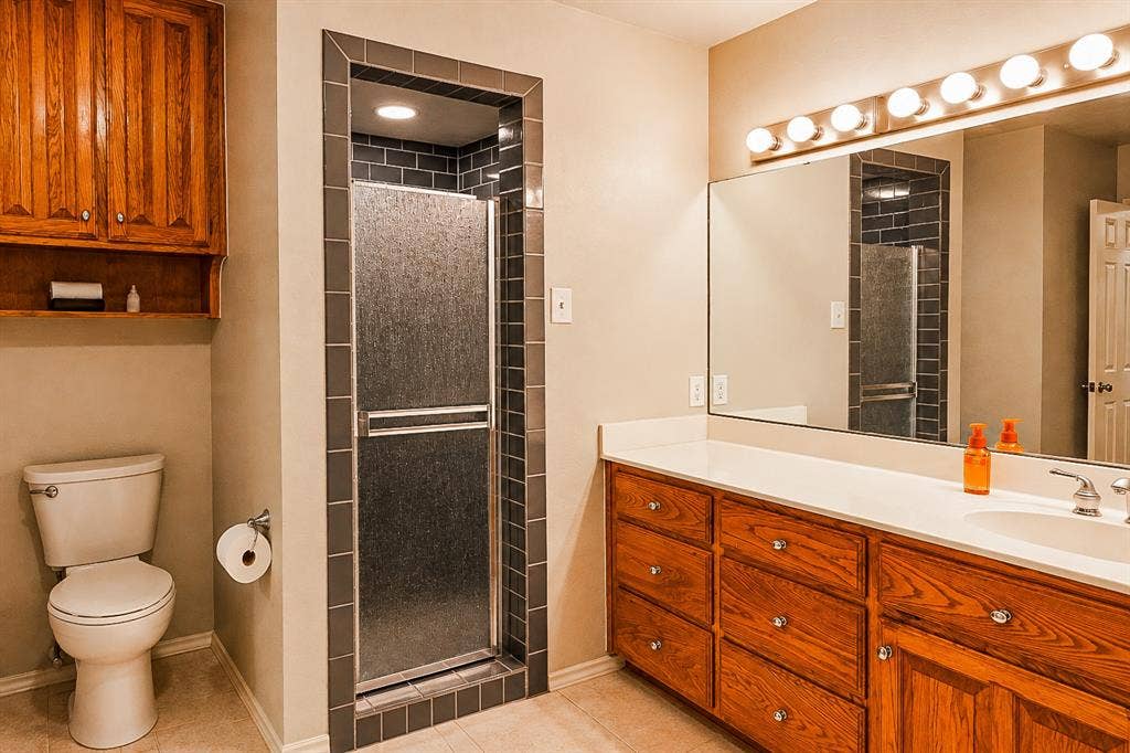 104 Lakeridge Court, Weatherford, TX 76087 104 Lakeridge Court, Weatherford, TX 76087