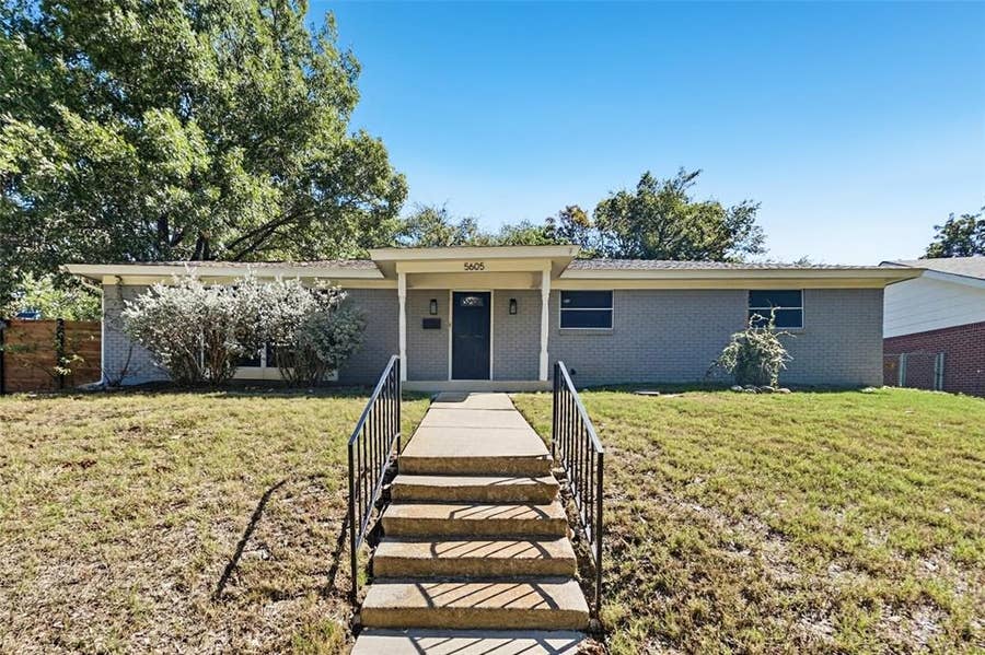 Property photo for 5605 Wimbleton Way, Fort Worth, TX