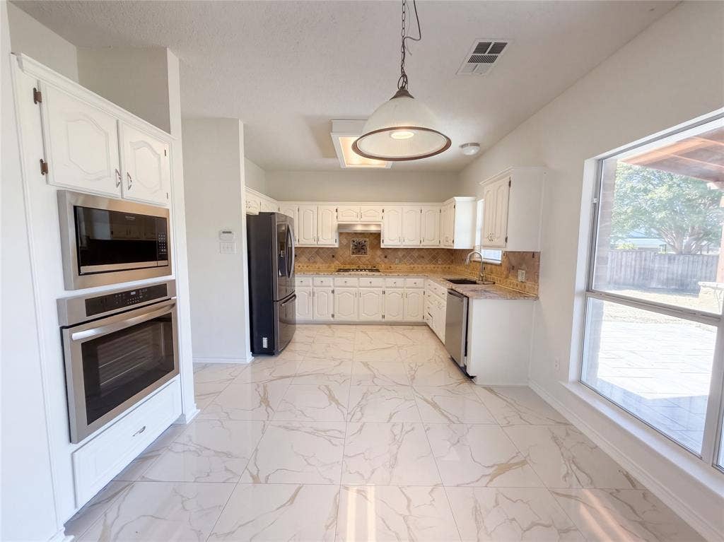 304 Holly Court, Murphy, TX 75094 304 Holly Court, Murphy, TX 75094