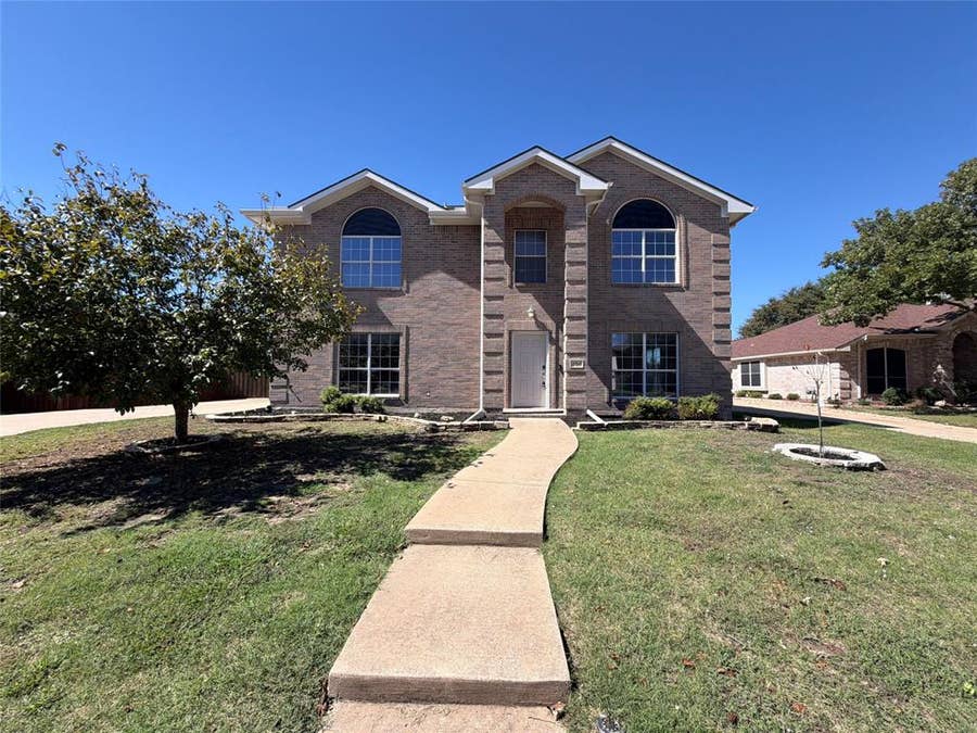 Property photo for 304 Holly Court, Murphy, TX