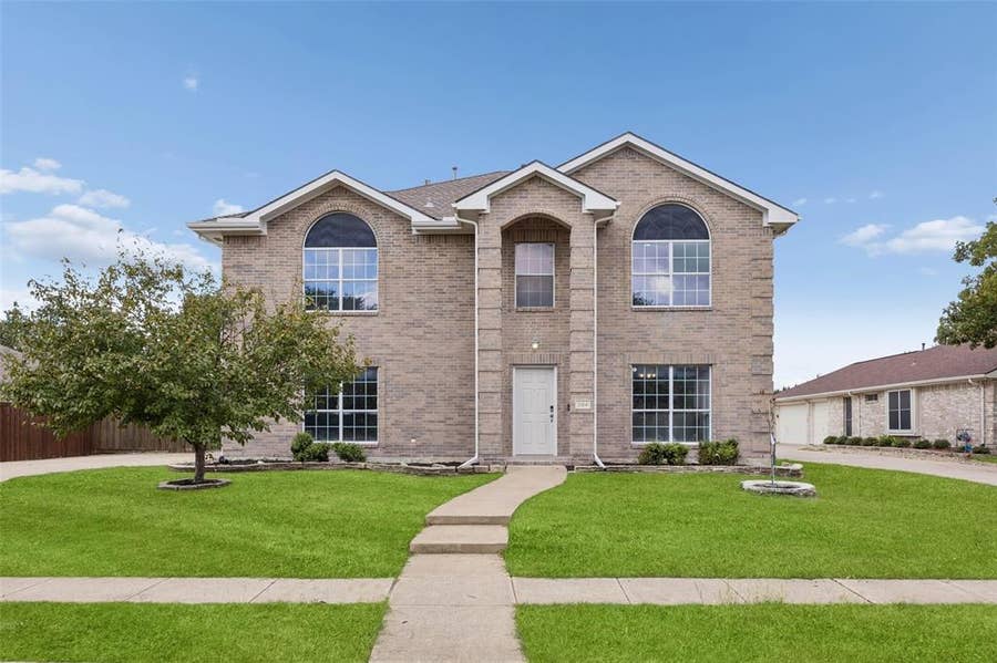 Property photo for 304 Holly Court, Murphy, TX