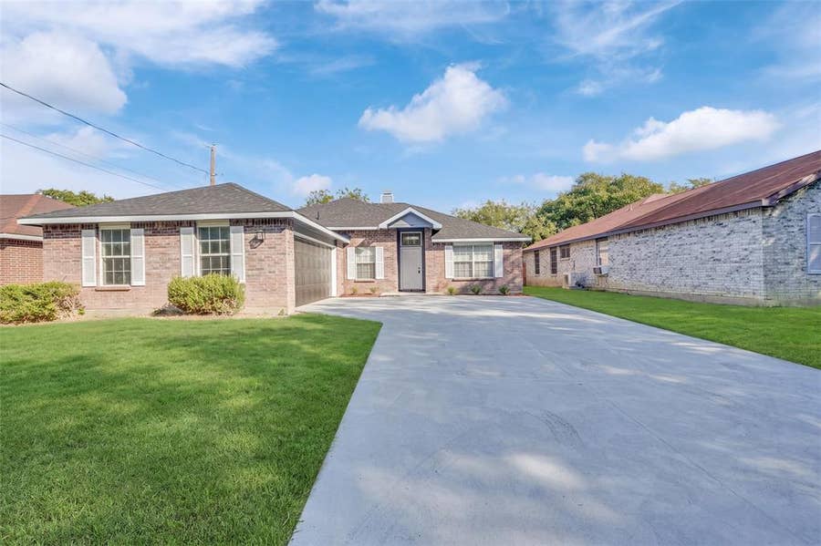 Property photo for 1117 Silver Spruce Drive, Arlington, TX